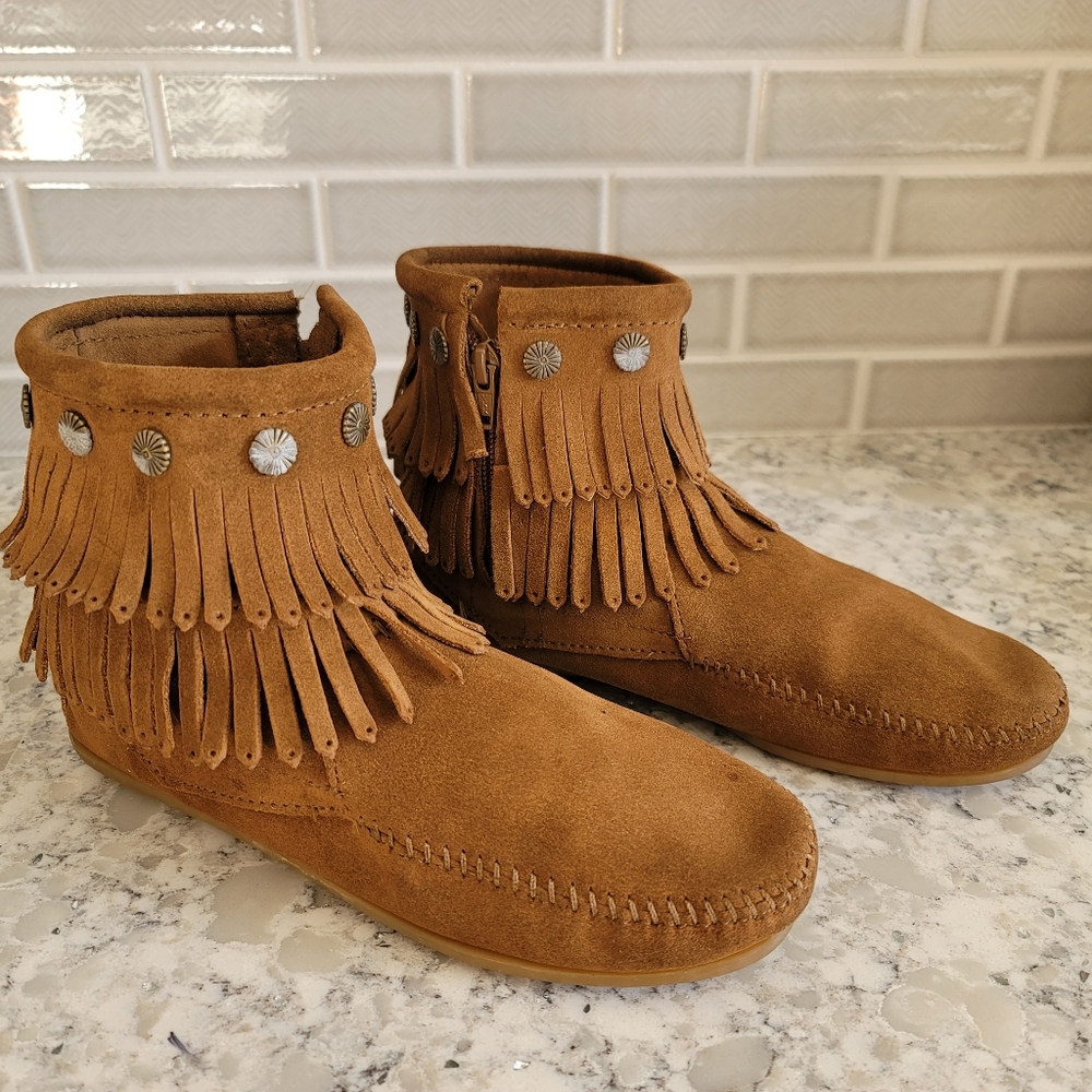 Women's Minnetonka Concho Moccasin Double Fringe Suede Side Zip Boots Sz: 8